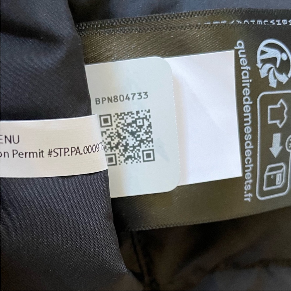 The North Face Girls’ Baltic Reversible Down Black Puffer Jacket - Picture 12 of 15